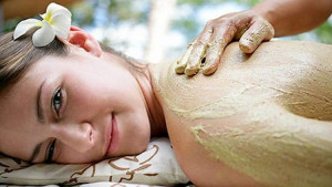 5 Merek Lulur Pemutih Badan Terbaik yang Aman buat Kulit