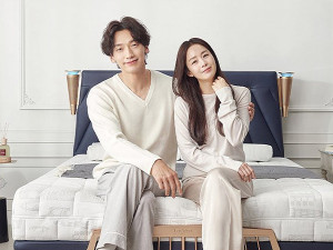 Jarang Terekspos! Intip Romantisnya Pasangan Kim Tae Hee dan Rain