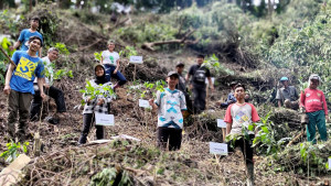 Bulan Menanam Pohon Nasional Diawali Tanam 10 Ribu Pohon di Karawang