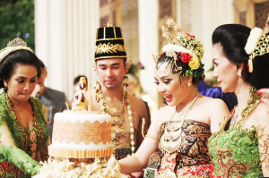 Mengenal Pakaian Adat Pengantin Yogyakarta Pria dan Wanita