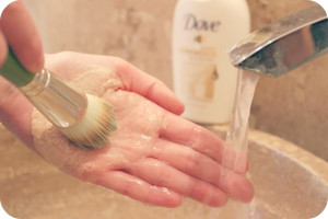Tidak Cepat Rusak, Lakukan 4 Tips Merawat Brush Makeup