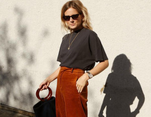 Inspirasi Mix and Match Celana Corduroy, Sempat Hit di Tahun 90an