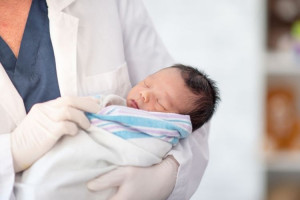 7 Daftar Perlengkapan Bayi Baru Lahir yang Harus Anda Beli Jelang Kelahiran