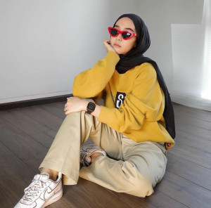 Wajib Coba! Ide Mix and Match Baju Warna Kuning