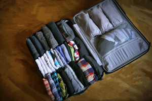 Gak Makan Tempat, Begini Cara Lipat Celana Dalam Untuk Traveling