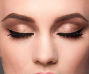 Begini Trik Penggunaan Eyeliner Untuk Pemula