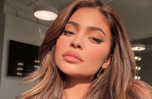 Ini Pilihan Warna Lipstik untuk Kamu Si Bibir Tebal