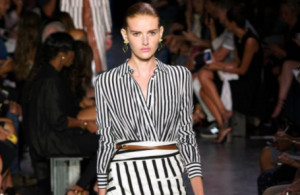 Tampil Keren dan Percaya Diri dengan Baju Garis-garis 