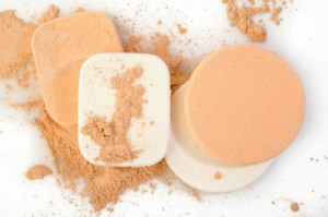 5 Bedak Padat Untuk Kulit Berminyak