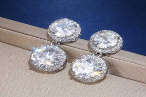 Jangan Sampai Keliru, Ini 4 Perbedaan Zircon dan Berlian yang Harus Kamu Tahu