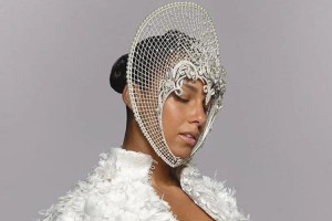 Alicia Keys dan 6 Artis Hollywood Tampil Glamor Kenakan Karya Rinaldy Yunardi