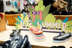 Tampil Stylish dengan Sandal Flat Wanita yang Nyaman