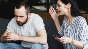 5 Ciri Suami Takut Istri, Pasanganmu Termasuk?