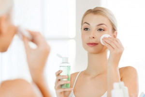 5 Rekomendasi Cleansing Oil, Ampuh untuk Kulit Berminyak
