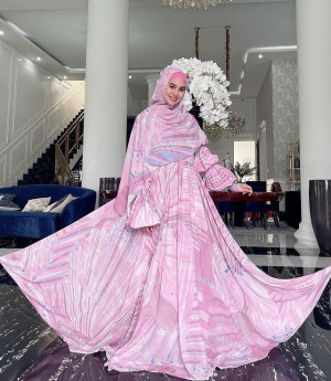 Kerap Terlihat Anggun, Contek Ide OOTD Gamis Kartika Putri