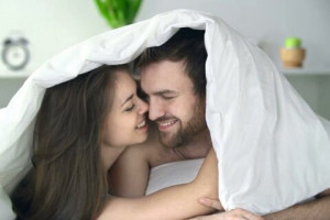 Rayakan Pergantian Tahun dengan Bercinta, Ini 7 Cara Bangkitkan Gairah
