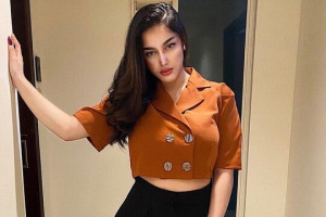 Terlibat Kasus Prostitusi, Intip Gaya Outfit Cassandra Angelie dalam Balutan Dress
