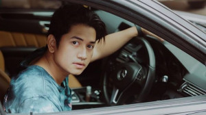 Profil Zikri Daulay, Aktor yang Ciuman dengan Ayu Aulia