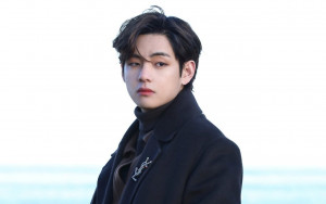 Haru dan Penuh Perjuangan, Perjalanan Karier V BTS Raih Kesuksesan