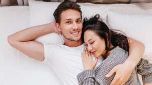 Dijamin Aman! 7 Posisi Bercinta yang Bisa Kamu Coba Ketika Hamil