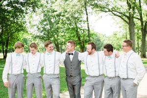 7 Inspirasi Seragam Groomsmen yang Kece dan Macho
