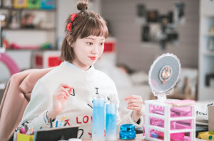 5 Tips Glass Skin Makeup ala Artis Korea, Yuk Coba!