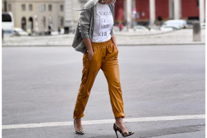Celana Mustard Cocok dengan Baju Warna Apa? Yuk Cari Tahu!