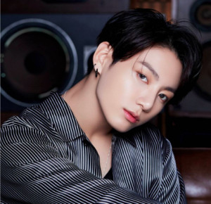 Biodata Jeon Jungkook BTS, Golden Maknae Kesayangan Para Army