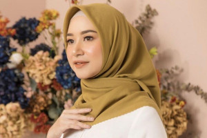 Kulit Tampak Cerah, Ini 6 Hijab Warna Pastel untuk Kulit Sawo Matang