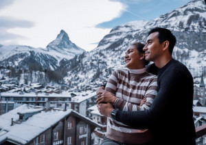 Anniversary ke-15, Potret Mesra Darius Sinathrya dan Donna Agnesia di Swiss