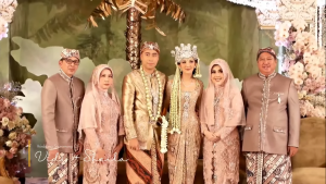 Momen Vidi Aldiano dan Sheila Dara Memohon Restu pada Orang Tua