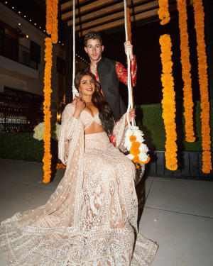 Lewat Ibu Pengganti, Priyanka Chopra dan Nick Jonas Sambut Anak Pertama