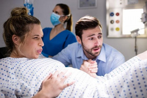 7 Tips Persalinan Normal Lancar dan Cepat, Ibu Hamil Wajib Tahu!
