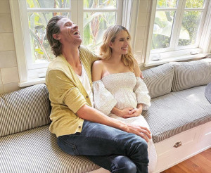 3 Tahun Pacaran, Emma Roberts Pilih Berpisah dengan Garrett Hedlund