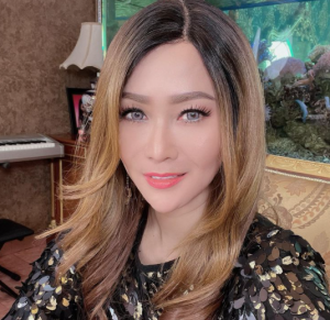 Inul Daratista Ulang Tahun ke-43, Minta Adam Suseno Setia