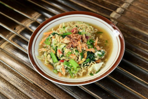 Ngaku Pecinta Mie? Yuk Coba Mie Goreng Nyemek!