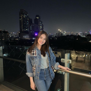 Genap Berusia 19 Tahun, Intip Outfit Kasual ala Aisyah Aqilah