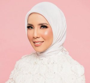 Putuskan Berhijab, Tya Ariestya Minta Warganet Hargai Prosesnya Pelan-Pelan