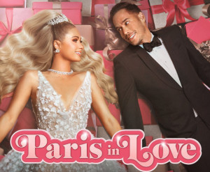 Bangga, Paris Hilton Kenakan Karya Desainer Indonesia Rinaldy Yunardi