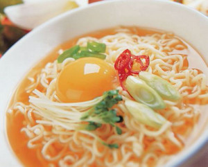 Makanan Khas Korea, Yuk Bikin Ramyeon Ala Indonesia