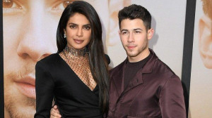 Selain Priyanka Chopra-Nick Jonas, 8 Artis Ini Gunakan Metode Surrogate