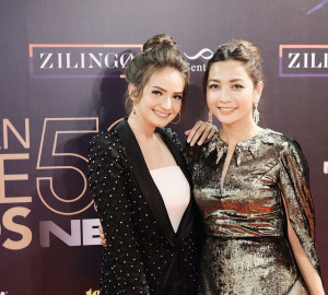 Bak Adik-Kakak, Intip Kekompakan Enzy Storia dan Hesti Purwadinata