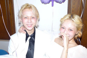 Pamer Cincin Pasangan, Hyuna dan Dawn Tunangan?