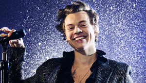 Genap Berusia 28 Tahun, Intip Deretan Lagu Terbaik Harry Styles