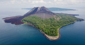 Berpetualang ke Pulau Anak Krakatau, Ini Aktivitas Seru yang Wajib Dilakukan