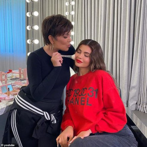 Kris Jenner Beri Bocoran Jenis Kelamin Anak Kedua Kylie Jenner