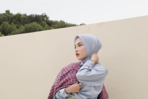 Usai Klarifikasi Nongkrong di Kafe, Medina Zein Bongkar Perselingkuhan Suami
