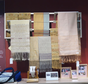 Tobatenun Gelar Pameran Tenun Batak di Adiwastra 2022