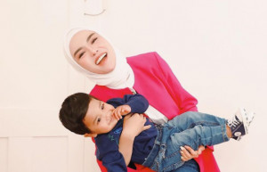 Anak Ditahan dan Tak Dijinkan Bertemu, Medina Zein Bongkar Aib Suami