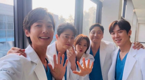 Geng 99 Bagikan Potret Reuni, Isyarat Hospital Playlist Season 3?
